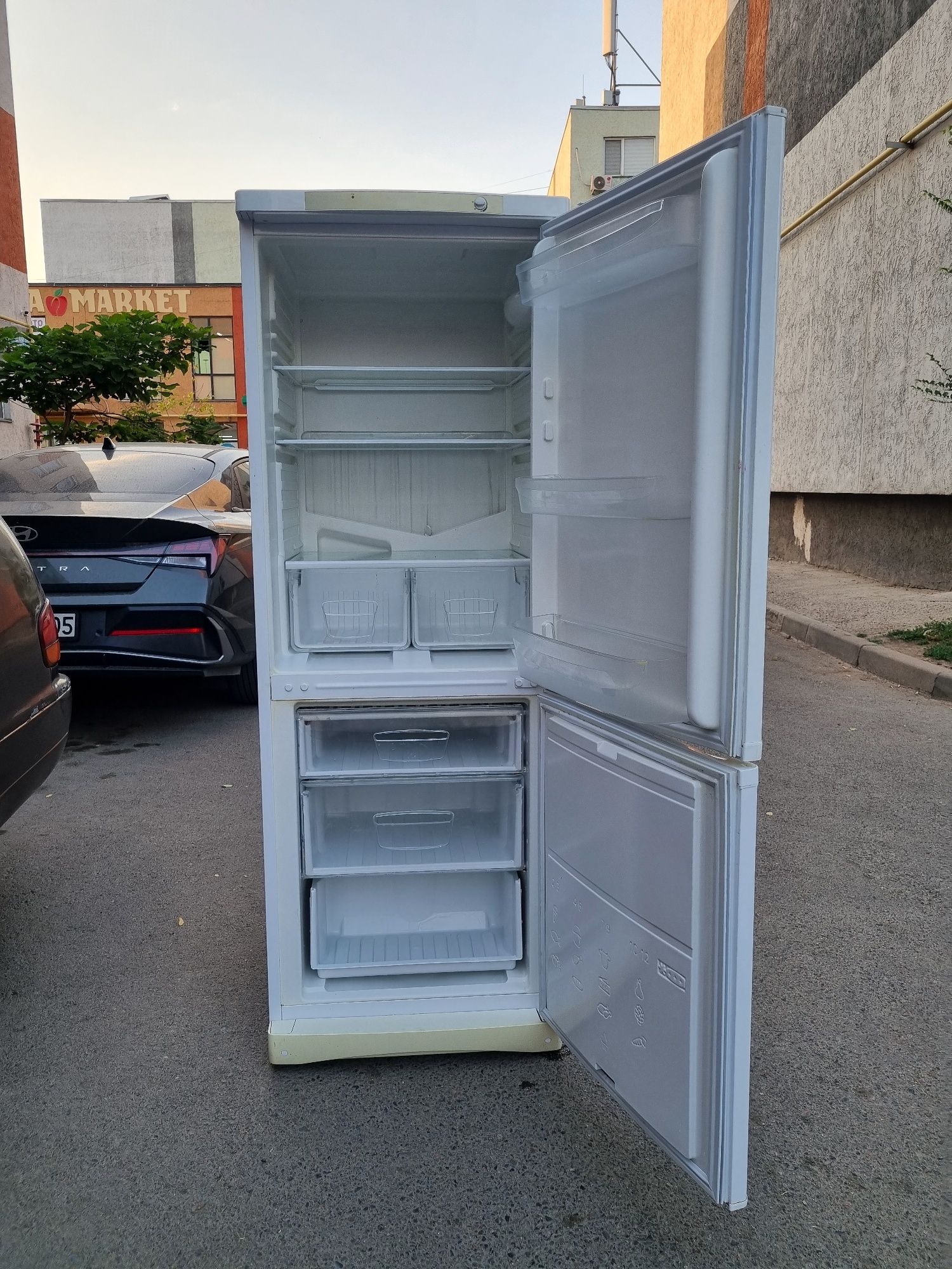 Холодильник Indesit