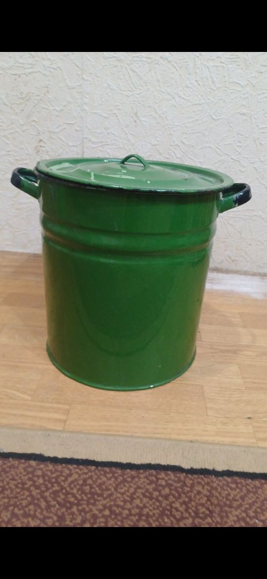 Продам кастрюлю эмалированную