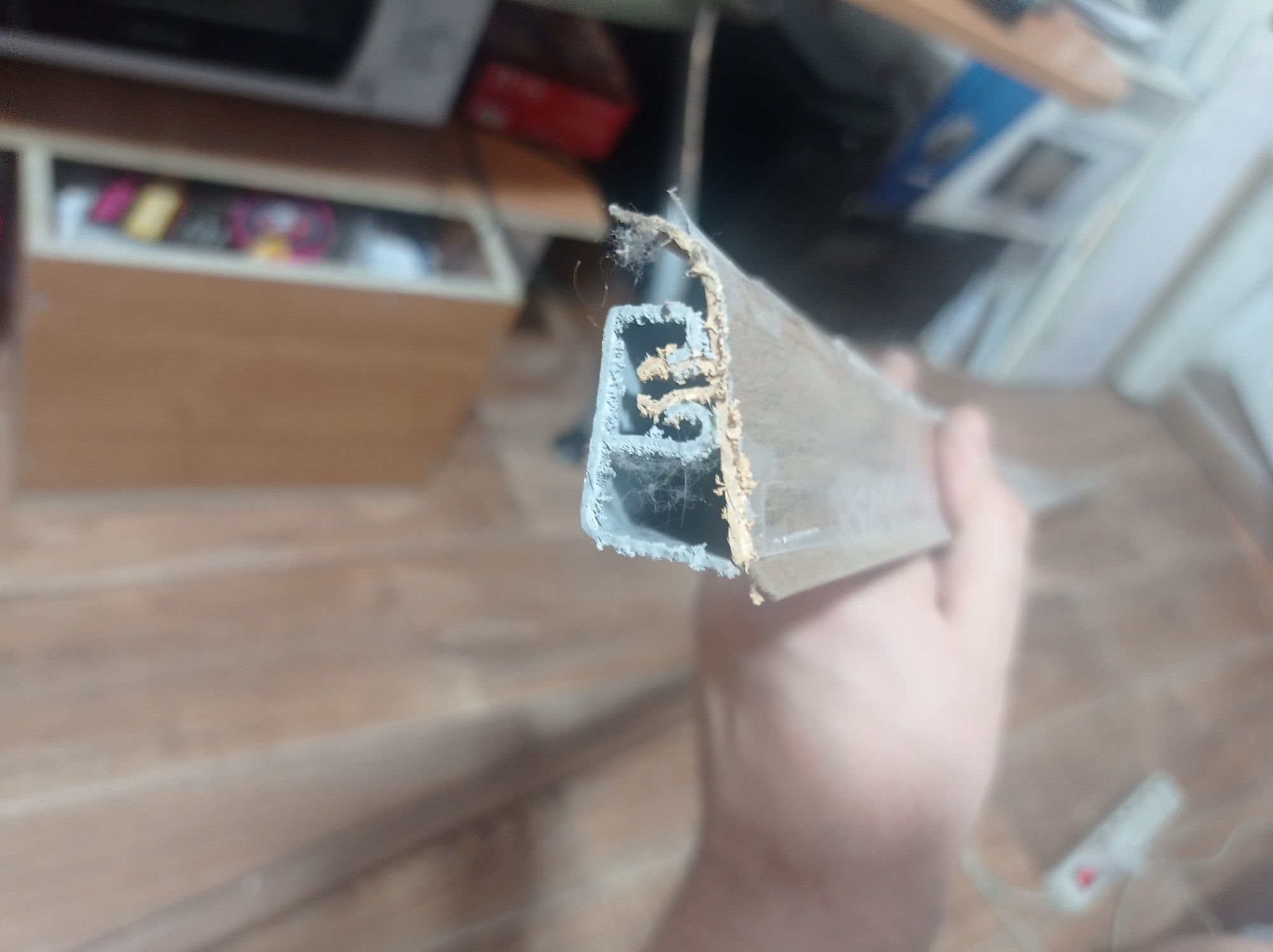 Продам плинтус на кухню на столешницу