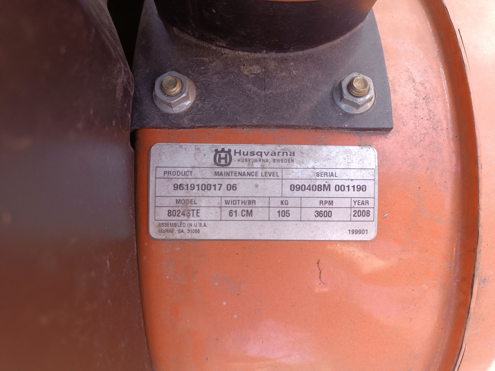 Продам снегоуборочную машину husqvarna