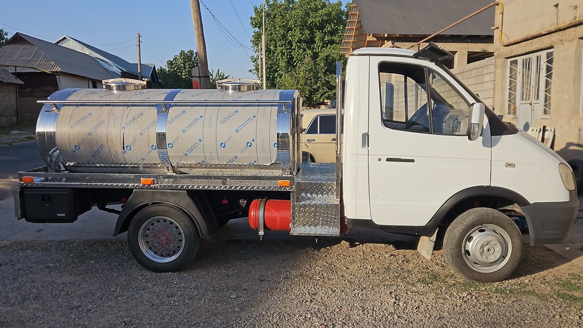 Молоковоз Газель