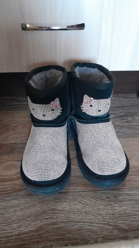 Продам угги 30 размер
