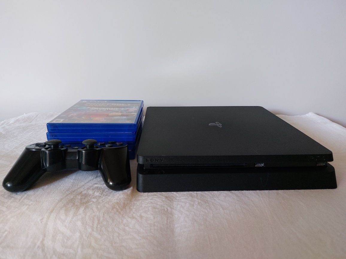 Игровая консоль PlayStation 4