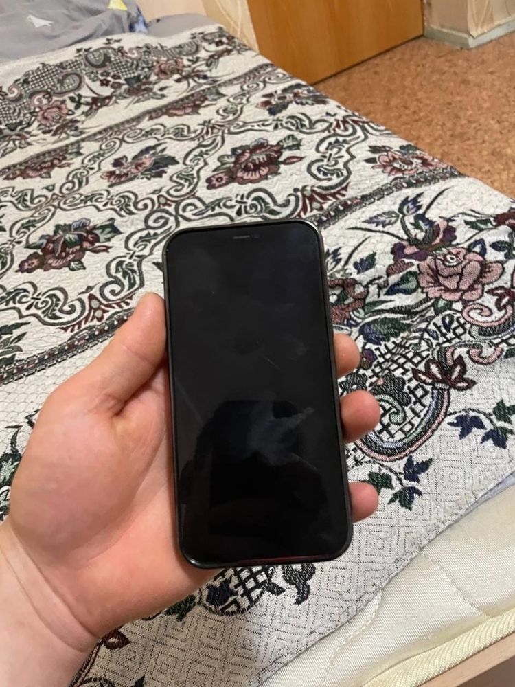 Ообменяю IPhone 12 желательно на андроид