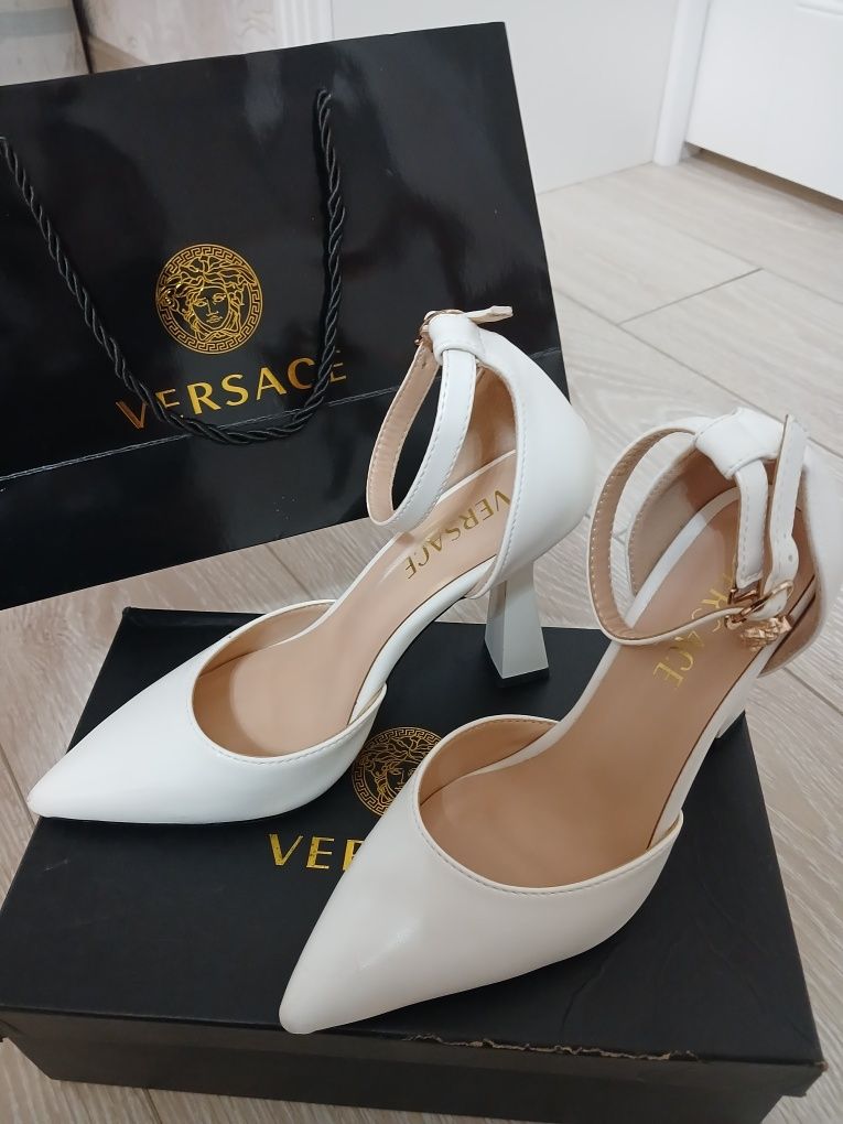 Продаю каблуки Versace