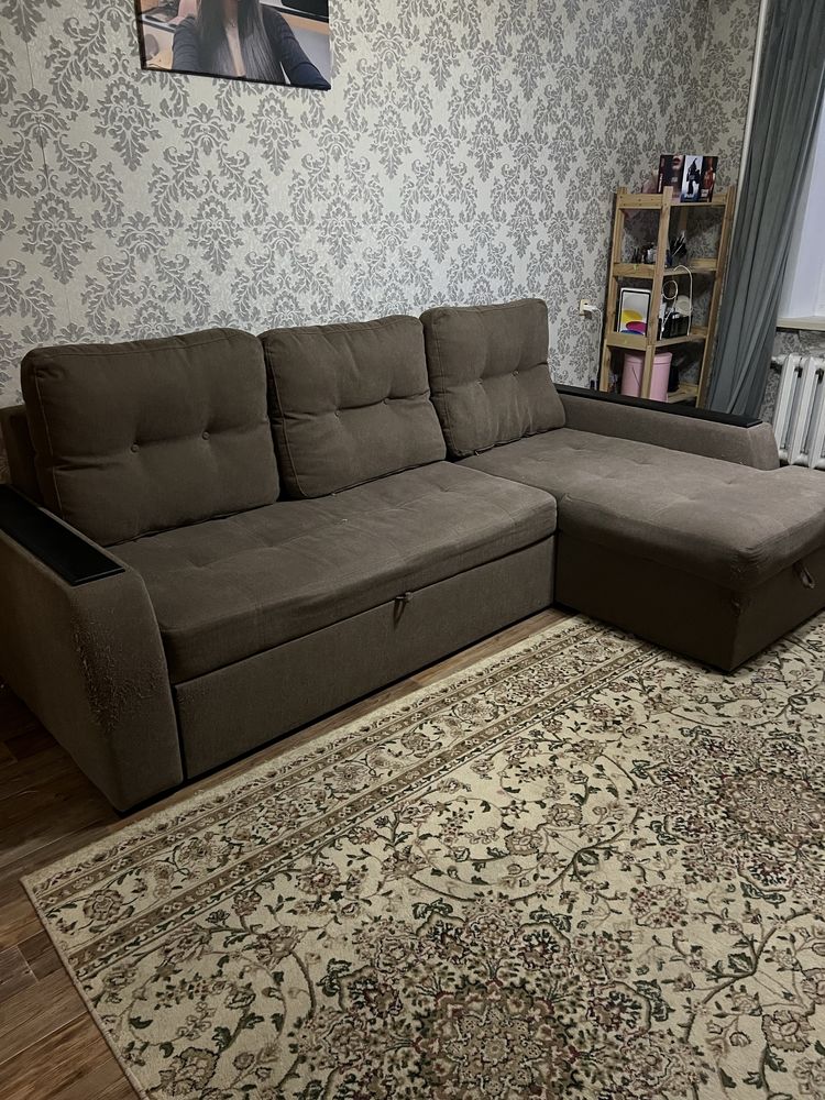 Продам диван для гостинной