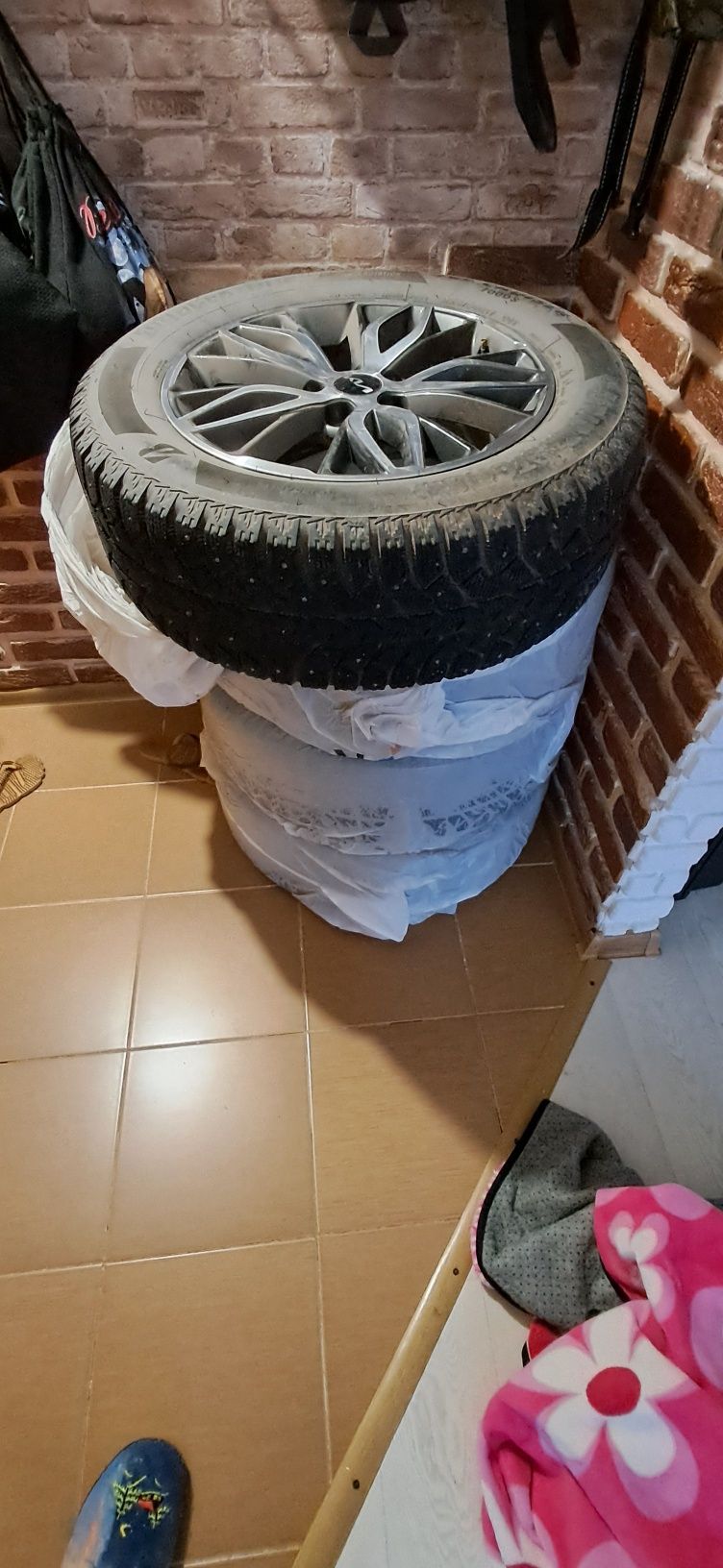 Диски с шинами R 17 5*114/3 ет7 j7