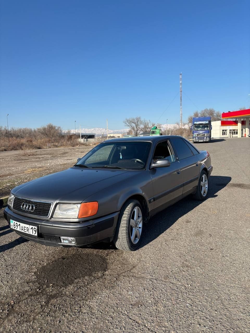 Audi 100 с4 2.3  .