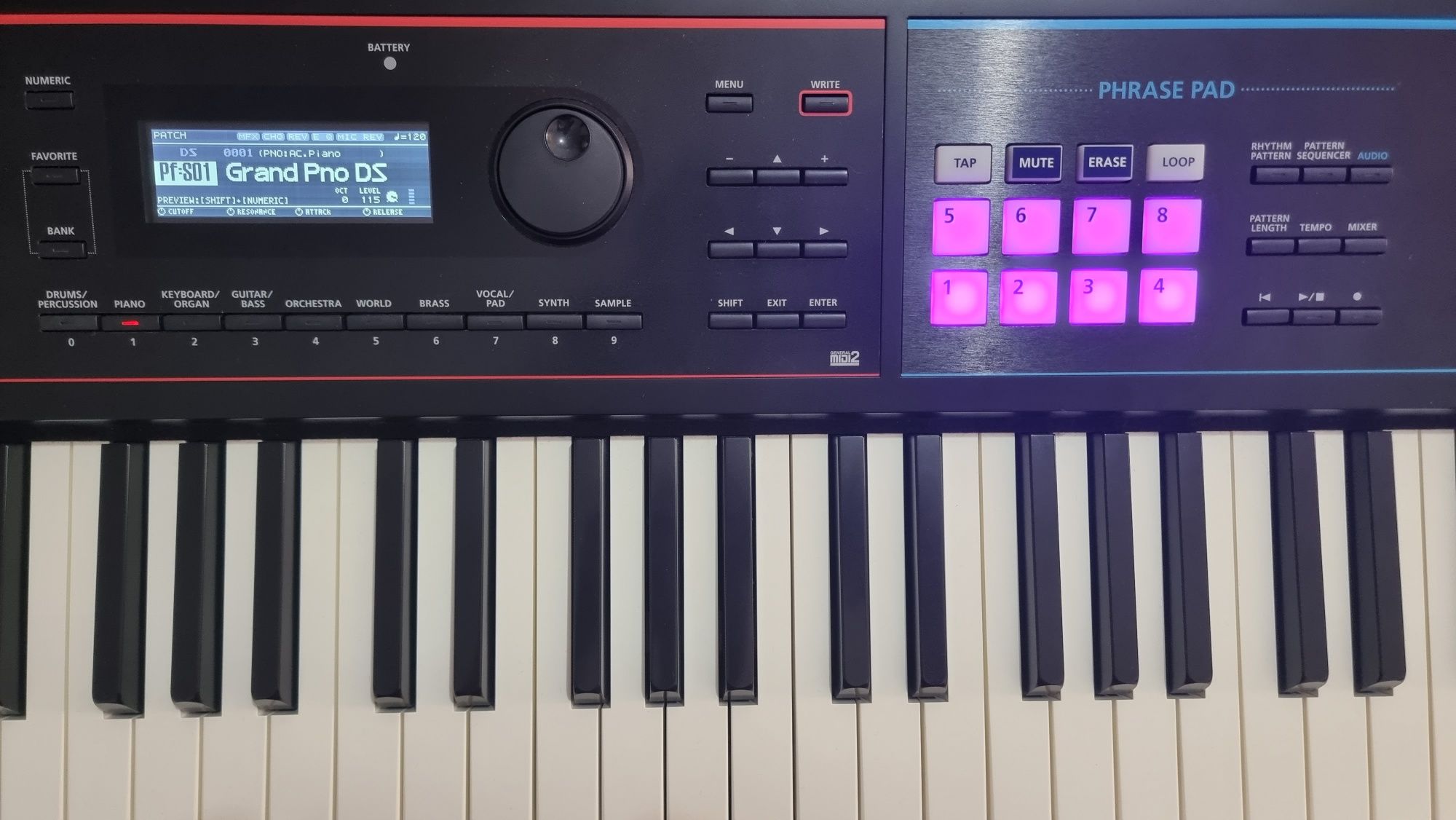 Продаю Roland ds88 Juno