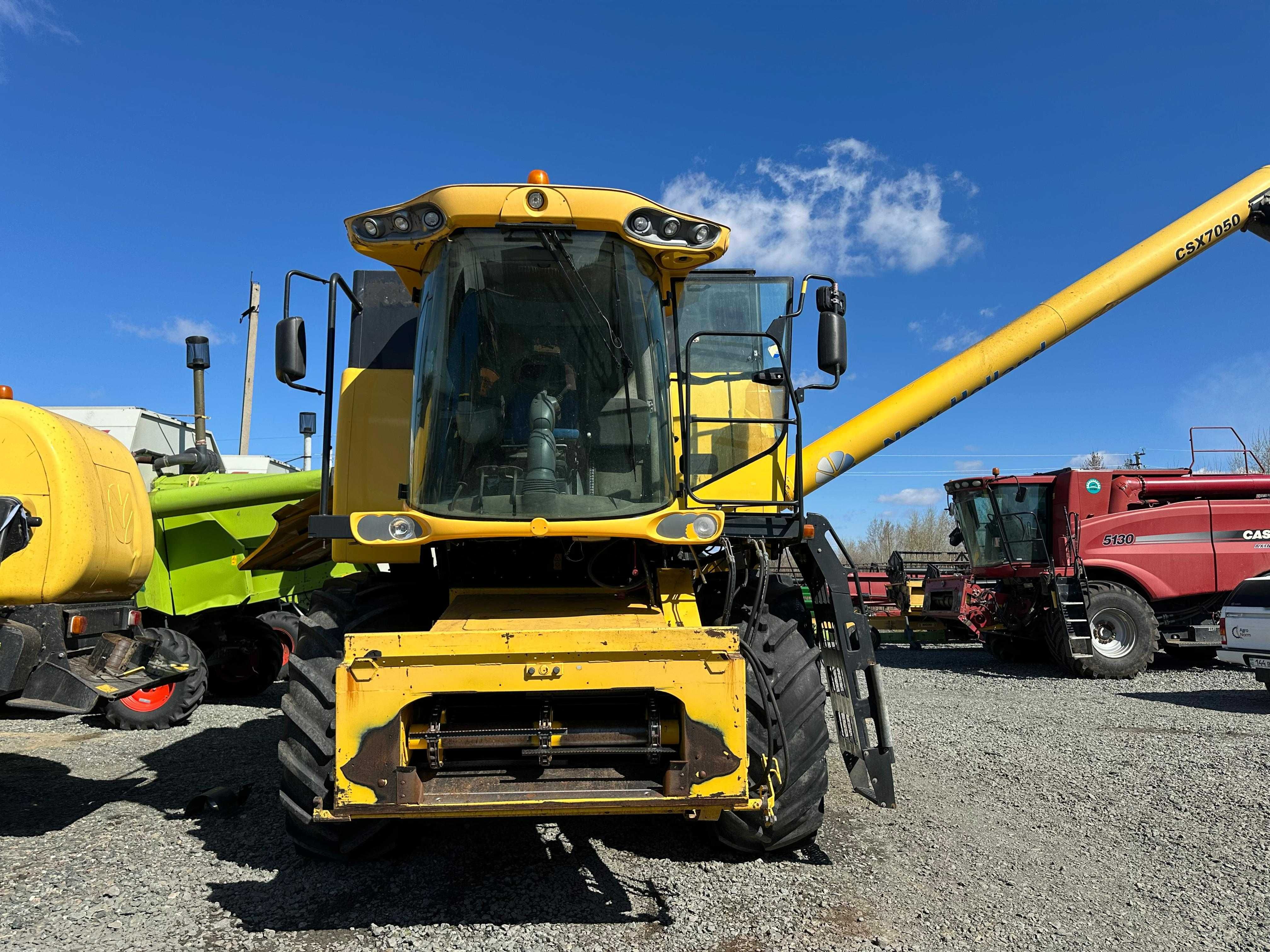Комбайн New Holland CSX7050