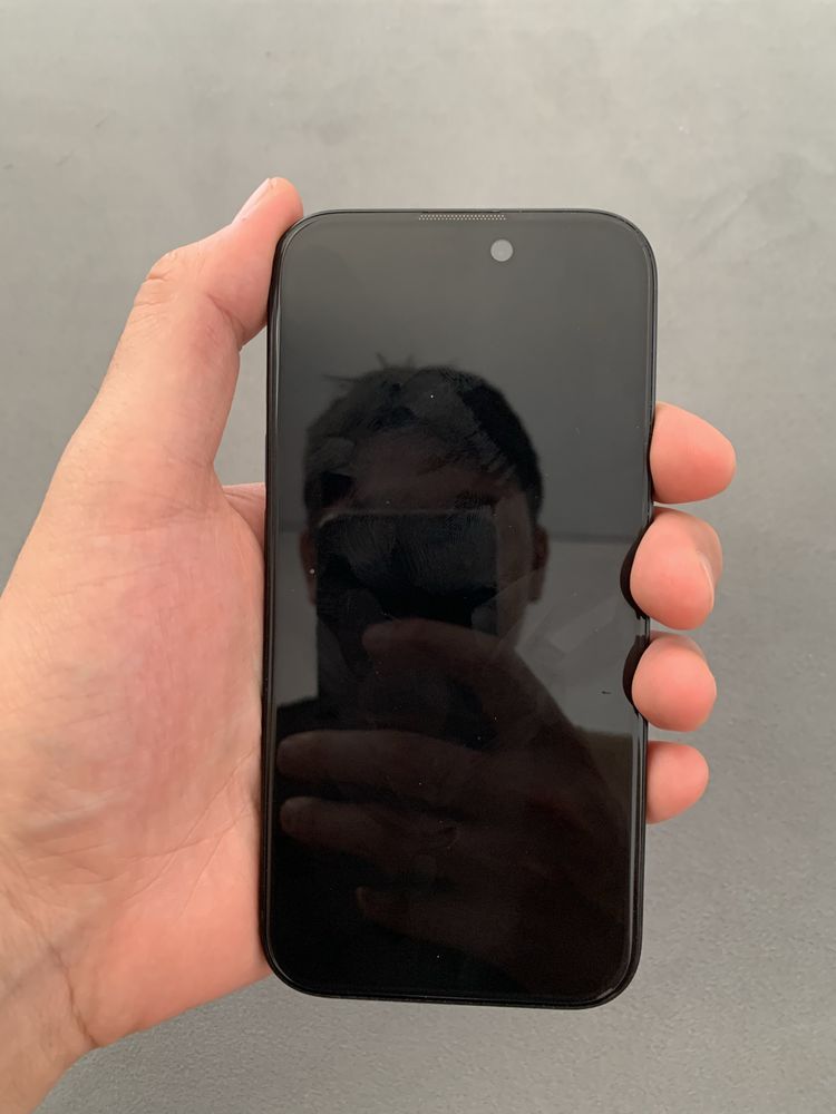 Iphone 15 с документом