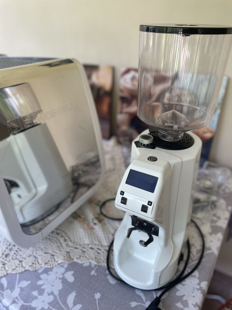 Кофемашина и кофемолка Nuova Simonelli Appia Life