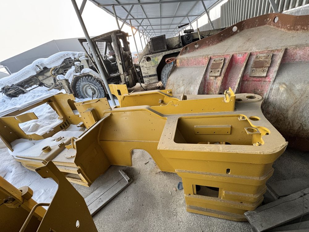 Продам заднюю полураму ПДМ  CAT R1300