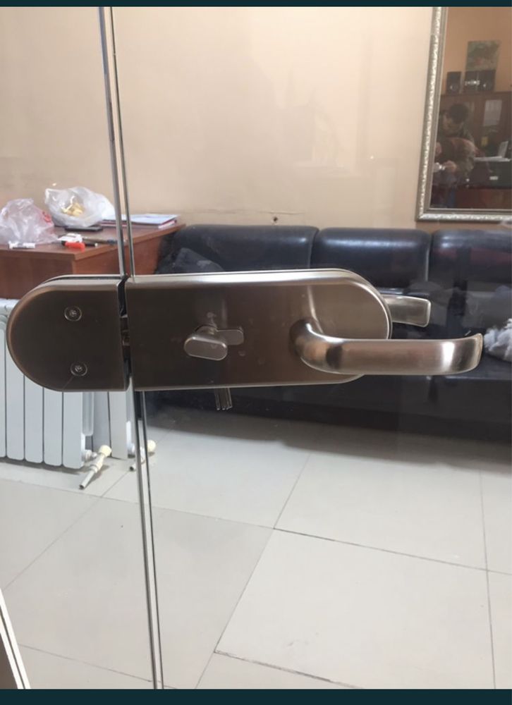 Продам  перегородку с коленного стекла