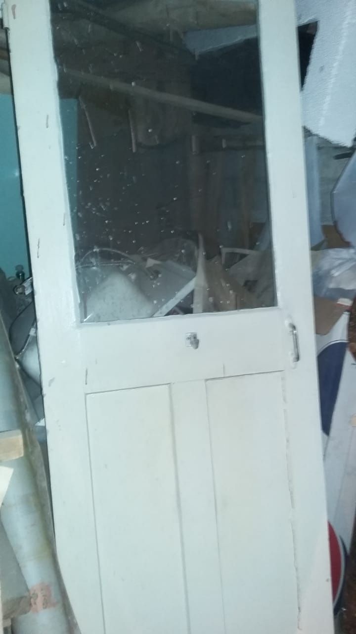Продам деревянную дверь б/у