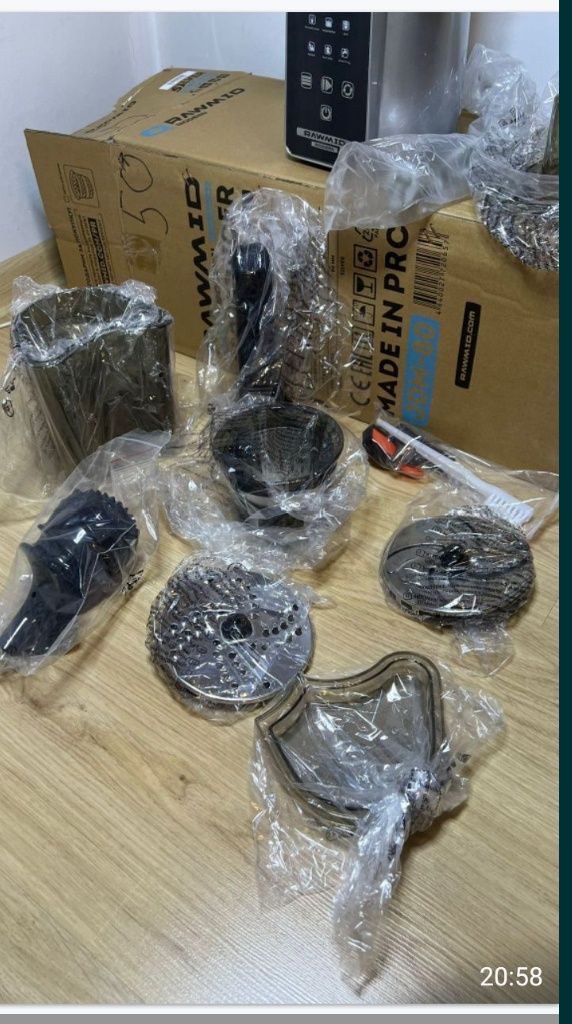 Продам новую ШНЕКОВУЮ соковыжималку