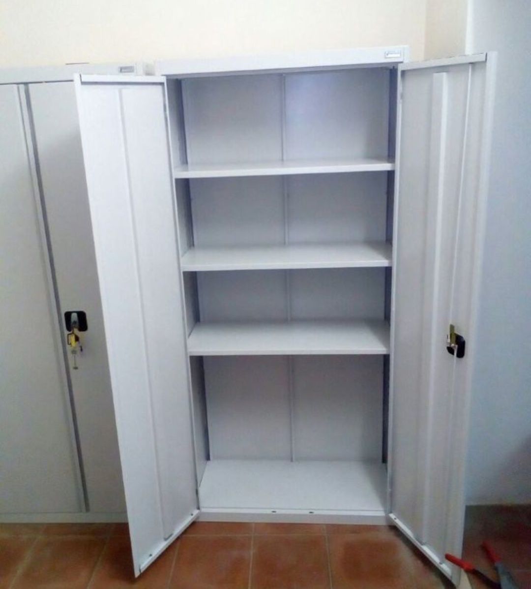 Шкафы и картотеки металлические для офиса