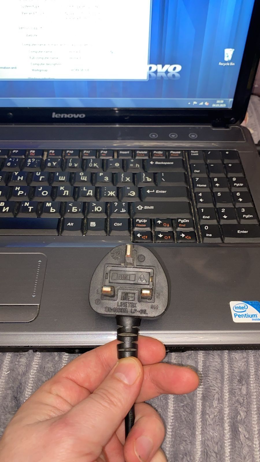 Ноутбук марки Lenovo