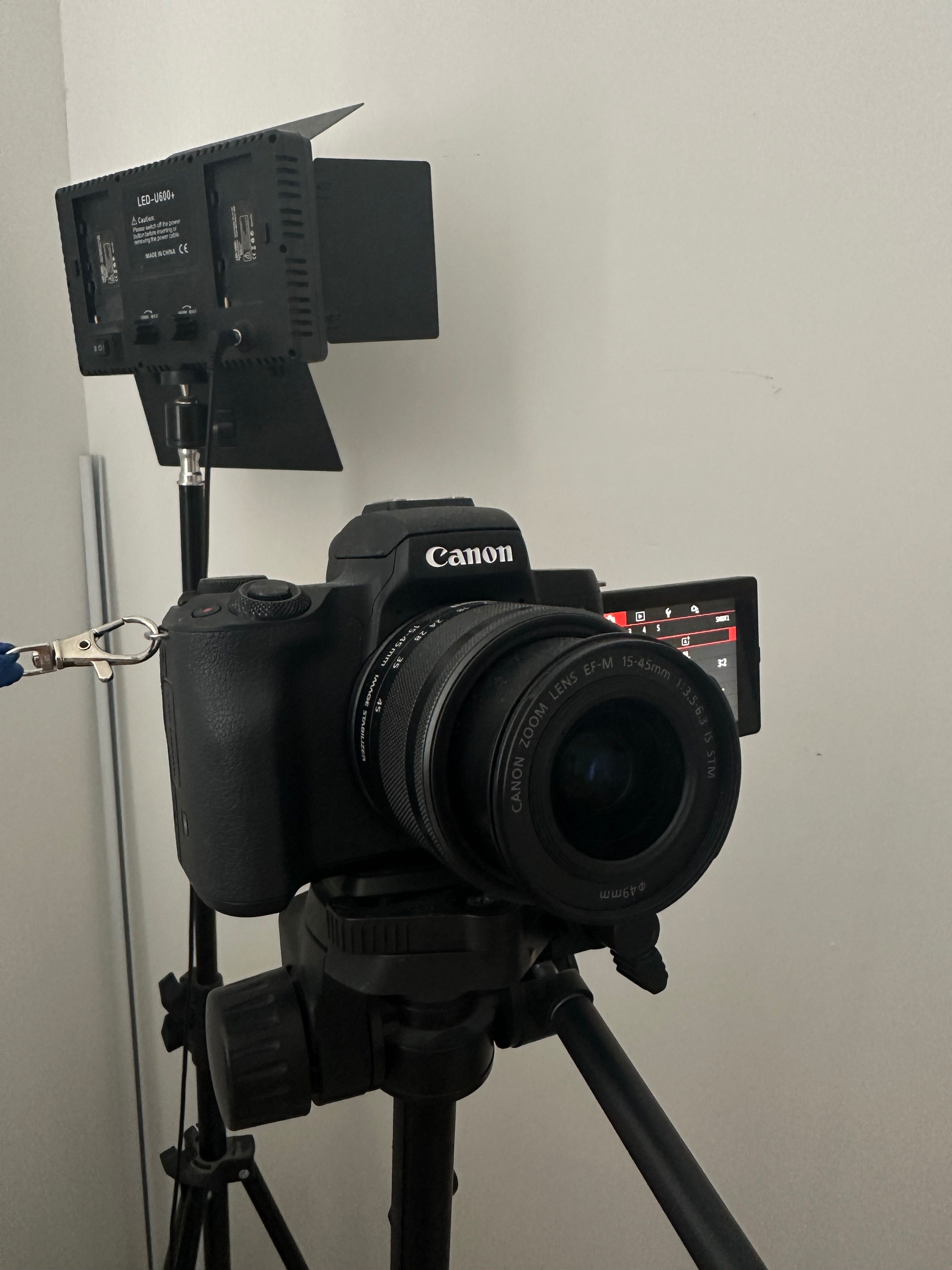 Беззеркальный фотоаппарат Canon EOS M50