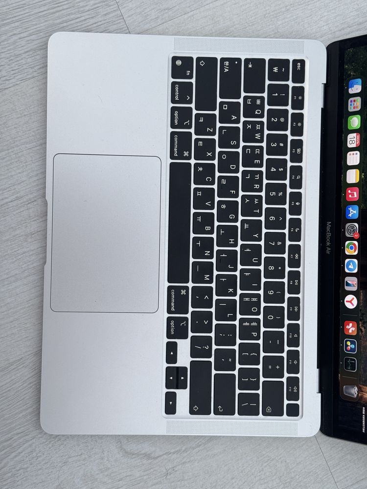 Macbook air m1, 2020, 256/8 (польная комплектация)