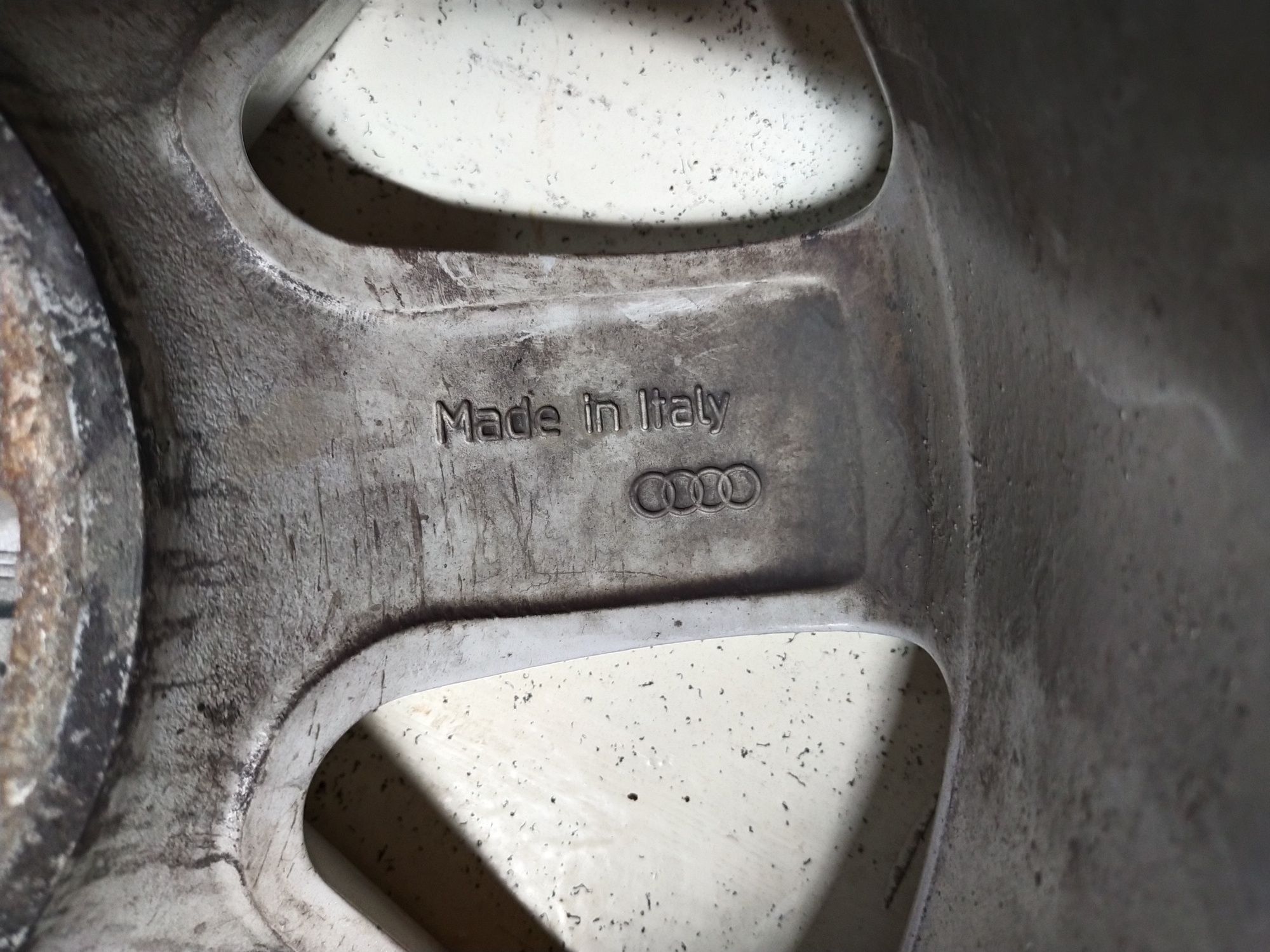 Продам диски на Audi R16