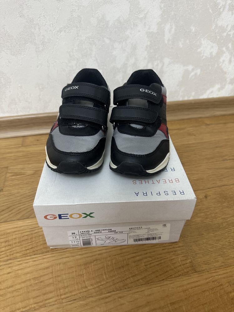 Продаются кроссовки от Geox