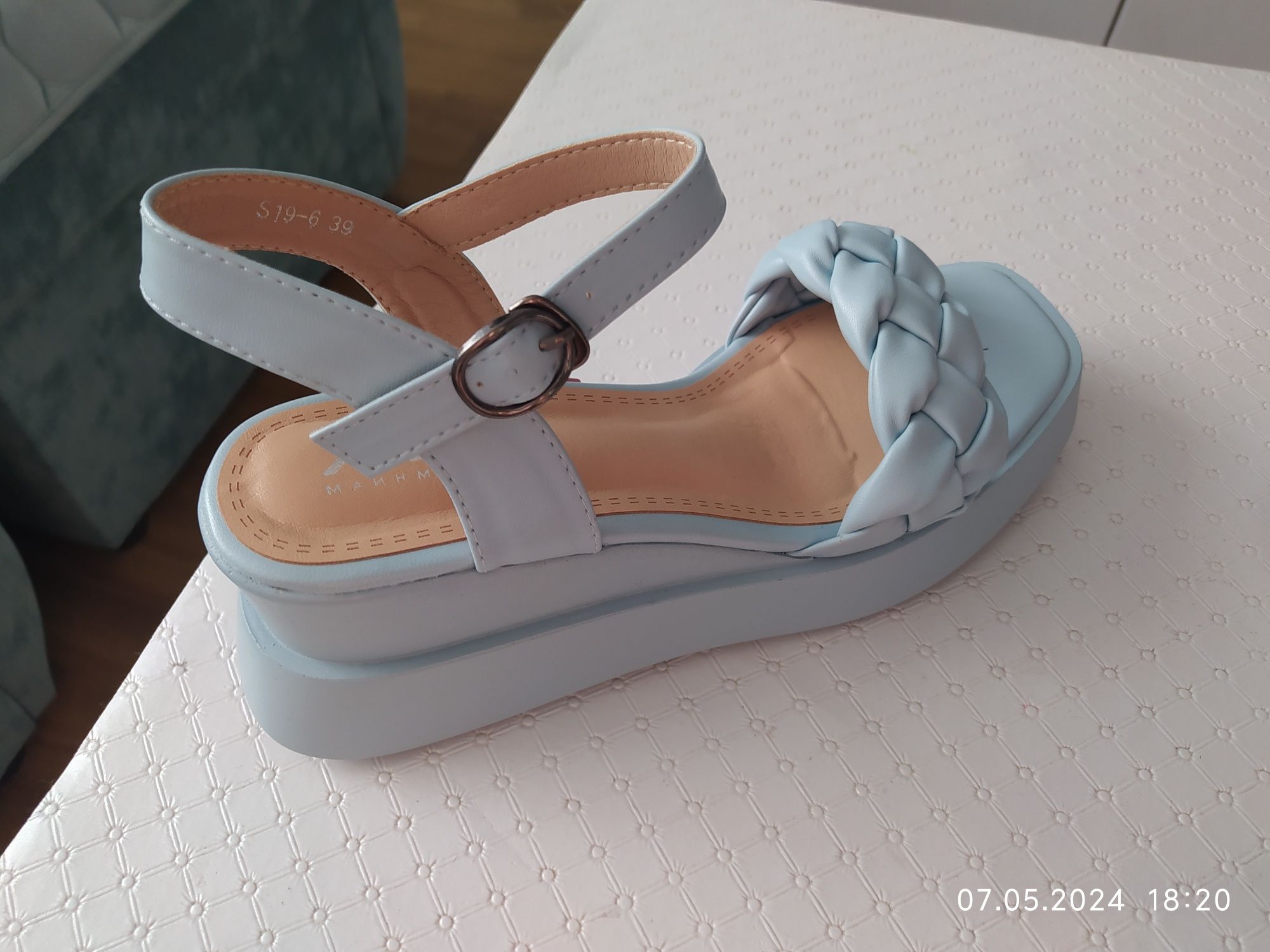 Босоножки летние Новые, р.39