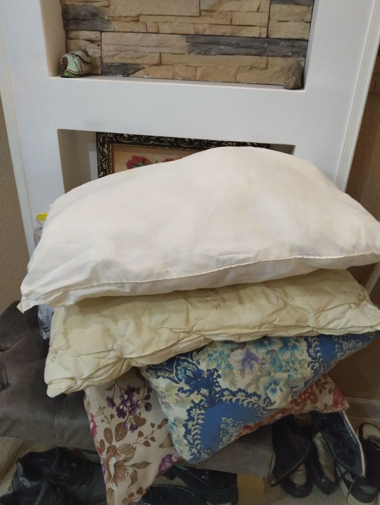 Продам подушки б/у