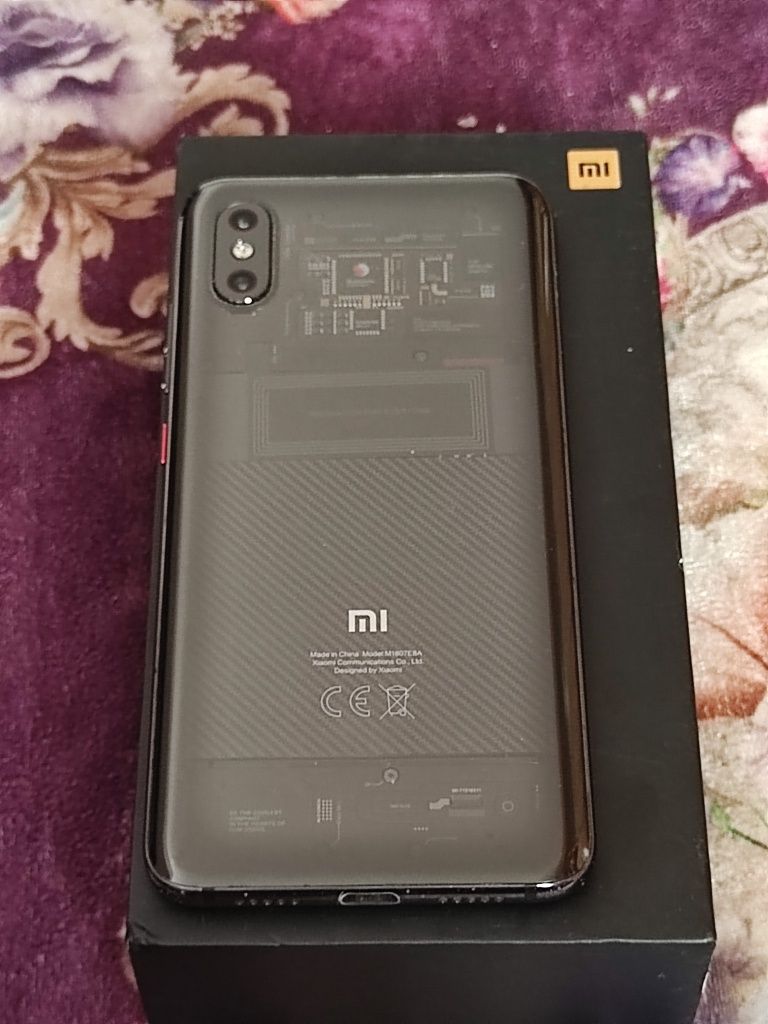 Xiaomi Mi 8 Pro  в хорошем состоянии