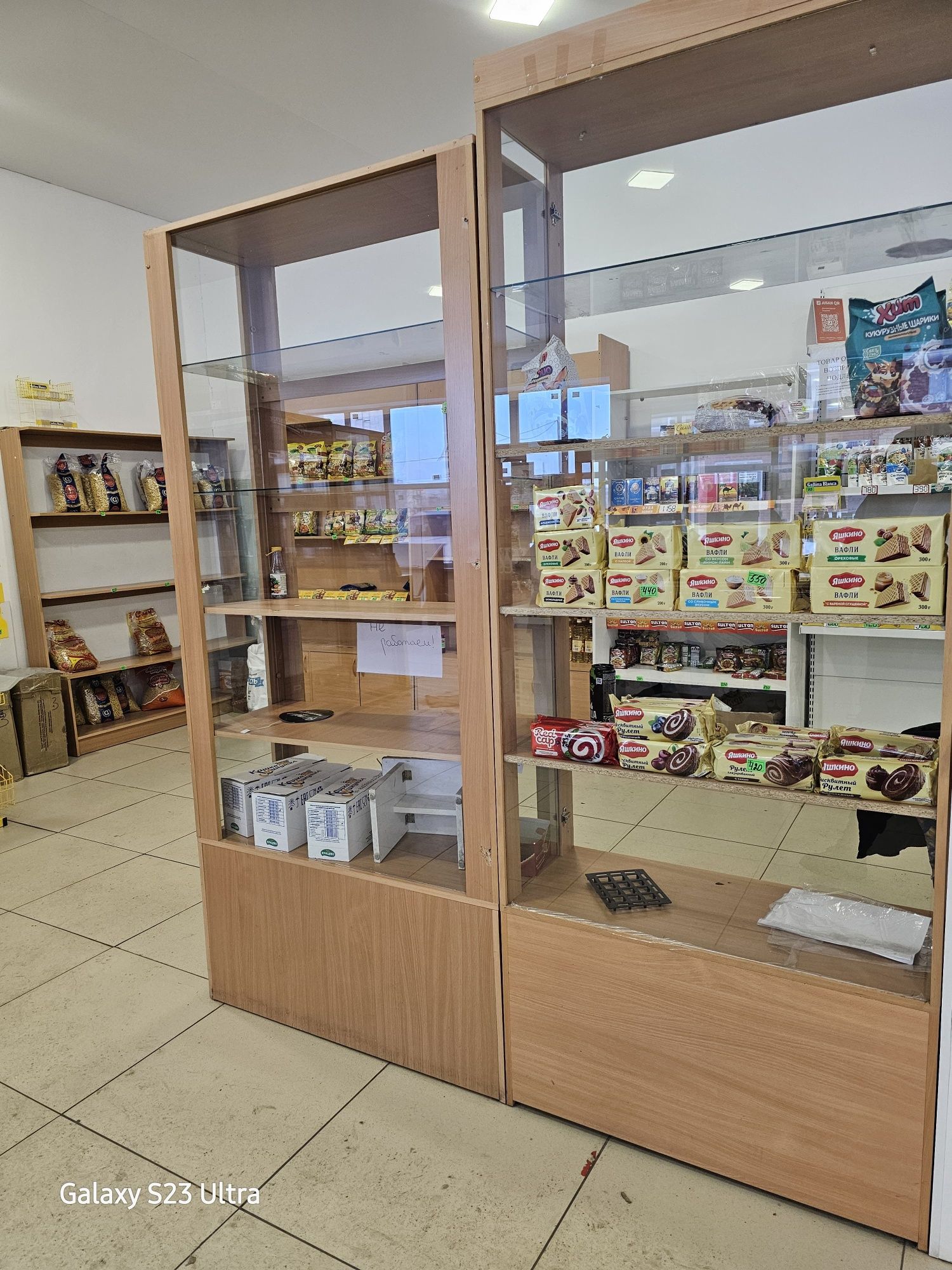 Продам стеллажи для магазина хорошом состаяний