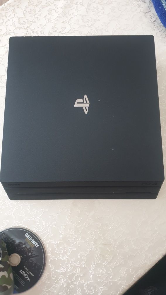 продам Playstation4 pro на 850 gigabyte