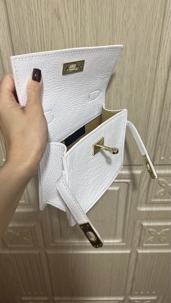 Продам белую сумку Италия
