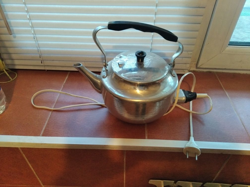 Продам электрический чайник