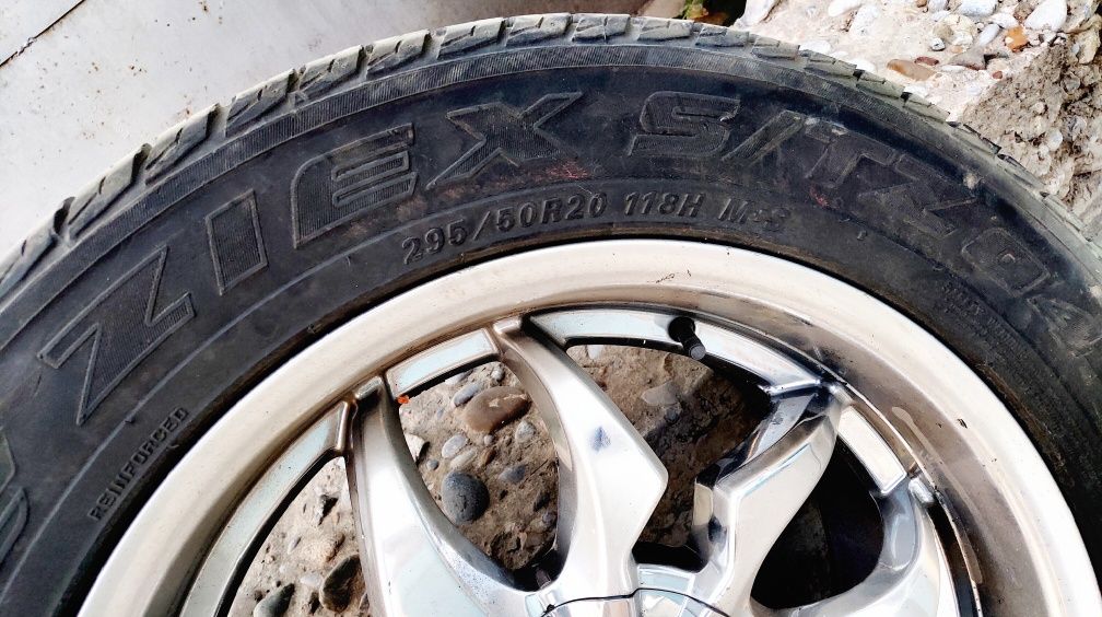 Диски хромированные с резиной 295/50 R20; 6*139,7