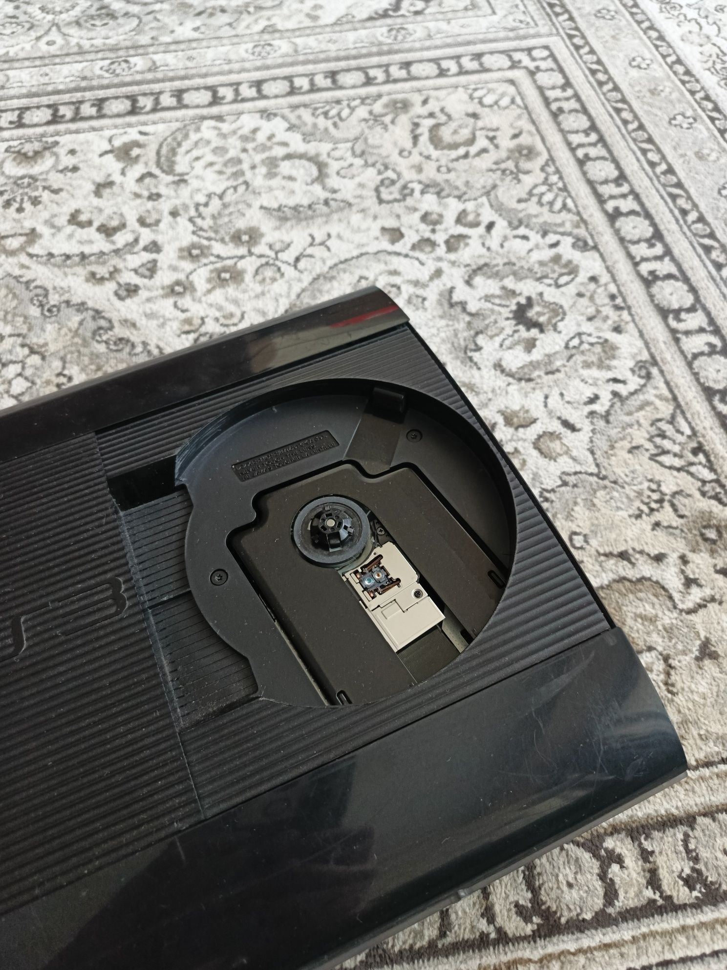 Playstation 3 без джойстиков, можно либо починить либо на запчасти