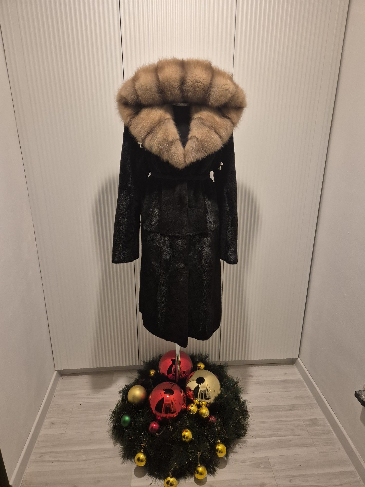 Срочно! Продам Норковую шубу с Соболем