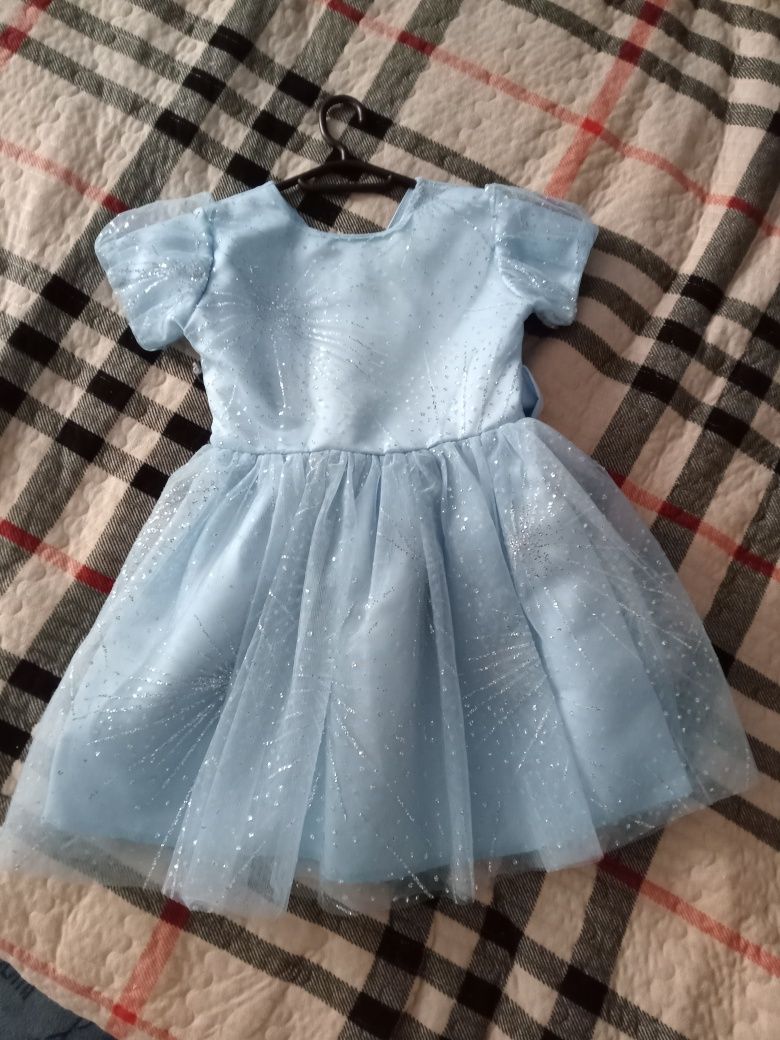 Продам платья на 3-5лет подойдёт