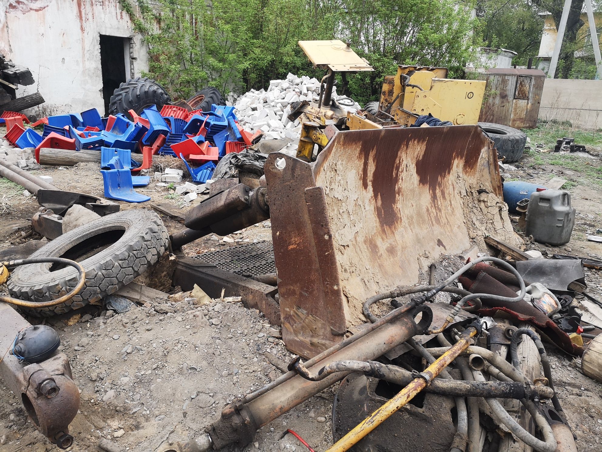 Продам запчасти бульдозера т 130 Т 170 б 10