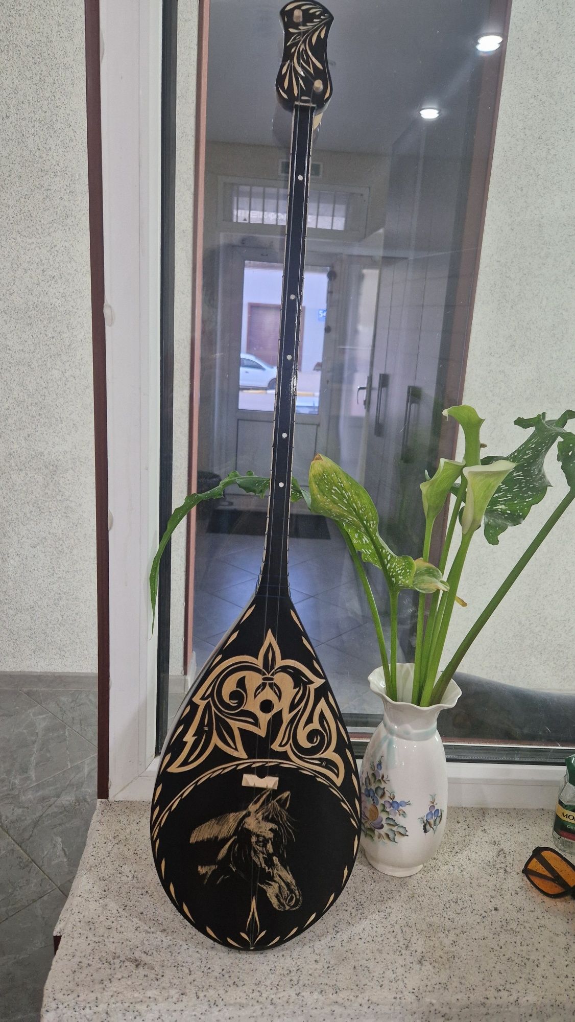 Домбра с дерева.