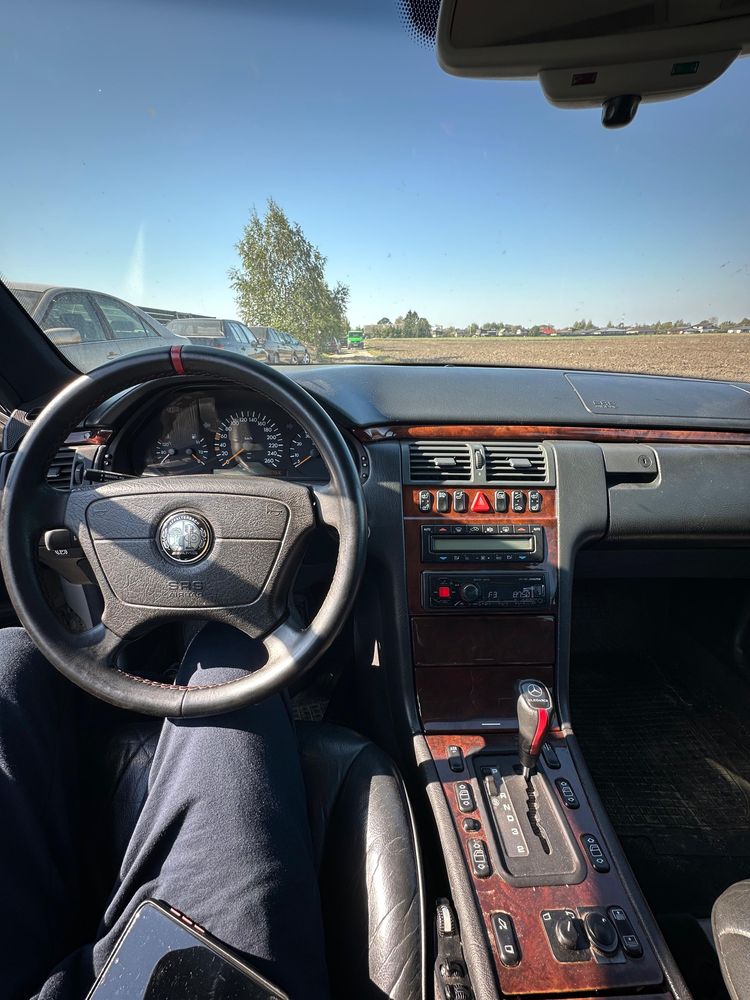 Запчасти на w210 мерседес. Привозные