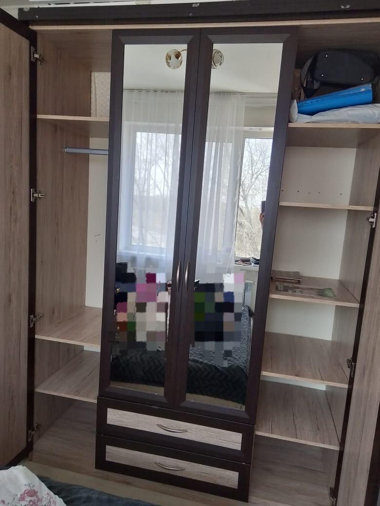 Продается спальный шкаф