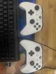 продам 2джойстика от xbox one s