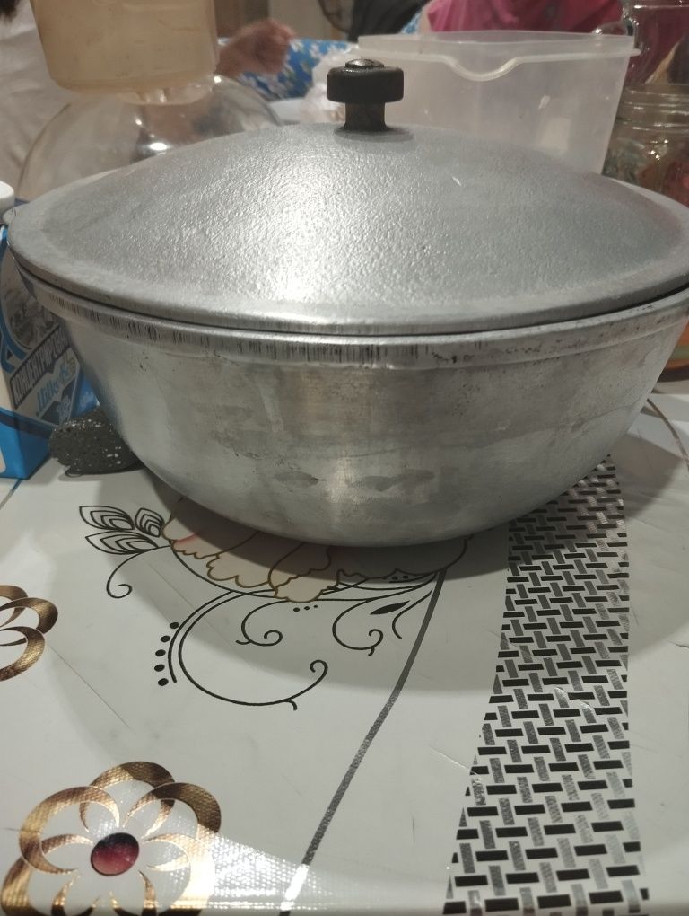 Казан советский чугунный