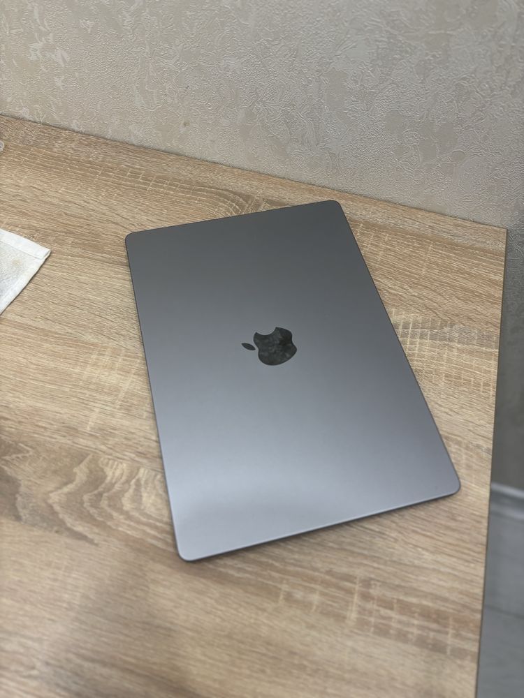 MacBook pro M3 8 GB в хорошем состаяний почти новый