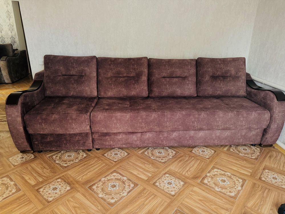 Продам диван в отличном состояний!