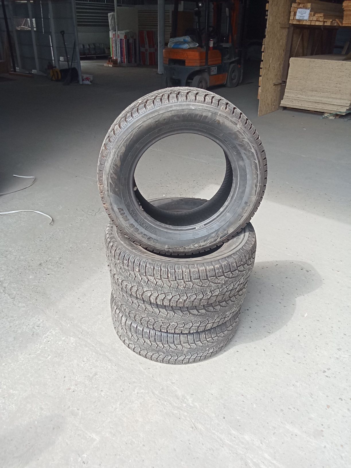 Продам шины 235/65/17