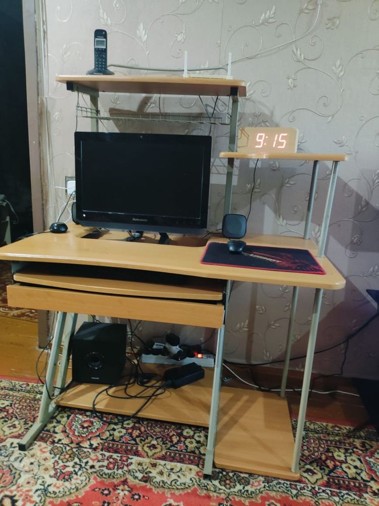 Отдам даром компьютрный стол