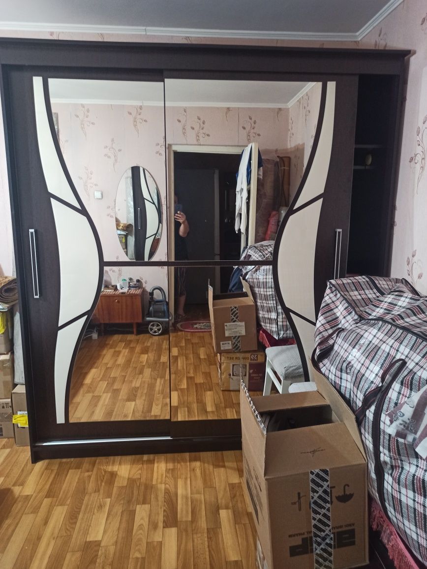 Продается шифоньер,почти новый ,высота и ширина 2 метра,в отличном сос