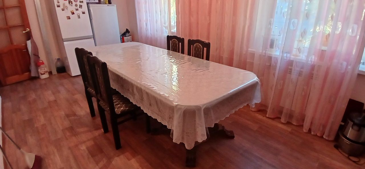 Продам стол длина 2.8, ширина 1.1 м.