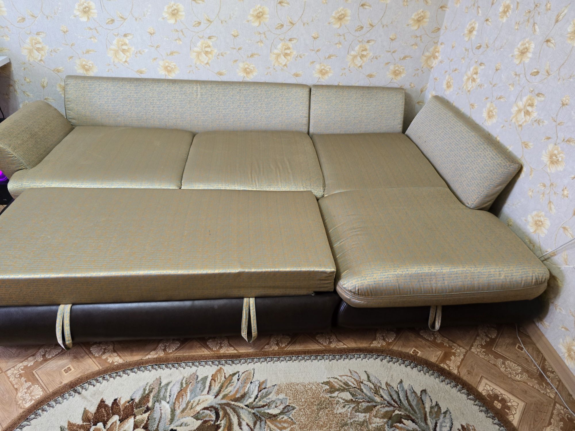Продам большой диван